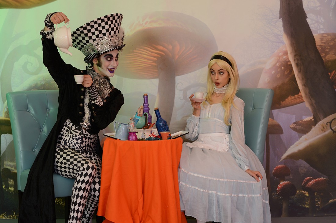 dinner_new__0014_MadHatterTeaParty