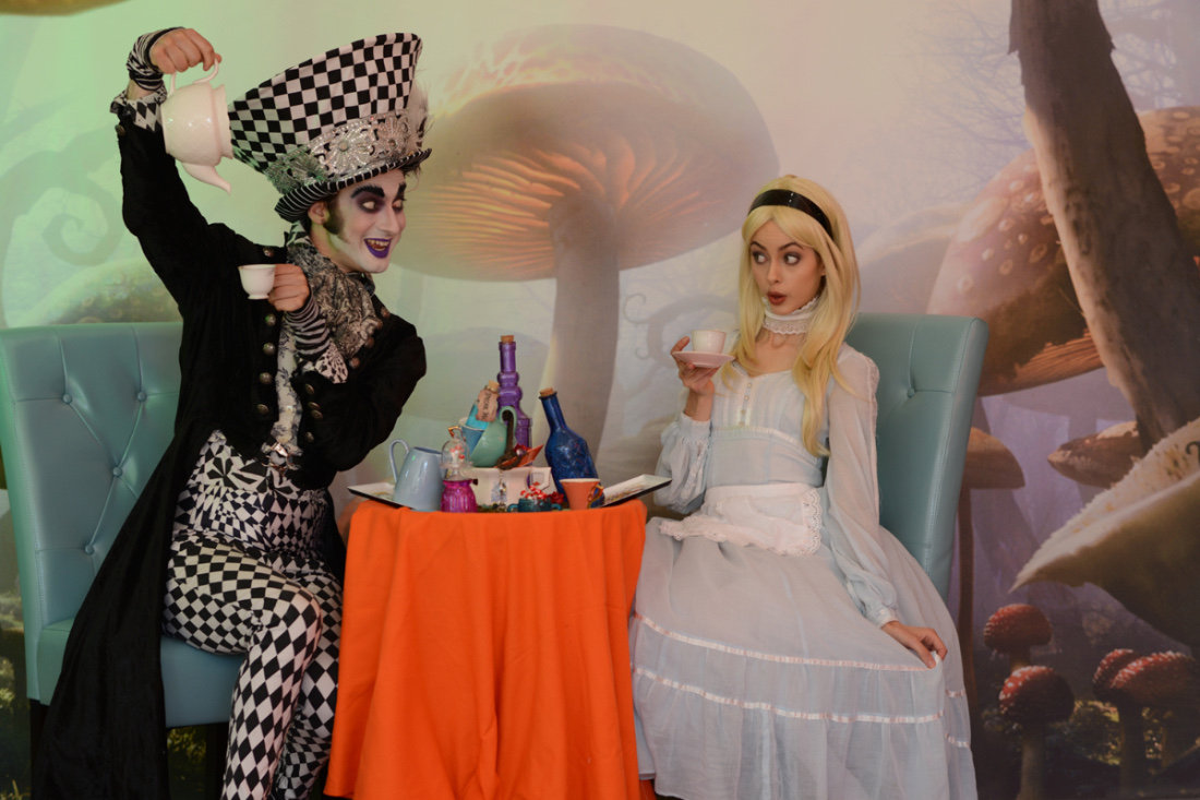 DinnerInWonderland Option2_1